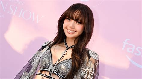 BLACKPINK's Lisa Understood the Lingerie Assignment at the Victoria's Secret Fashion Show | Teen ...