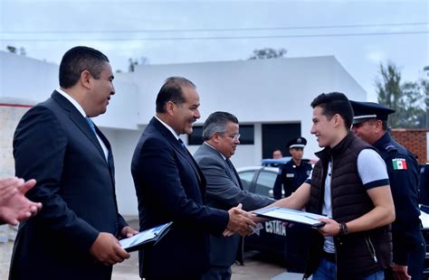 Entrega gobernador estímulos a policías destacados y sus familias Tu