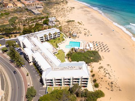 Vila Baleira Suites O Novo Hotel Em Porto Santo Piscina Em Cima Da