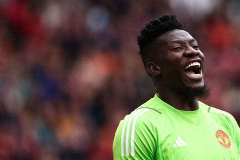 Manchester United Onana Prende Gol Da Centrocampo Con Il Lens