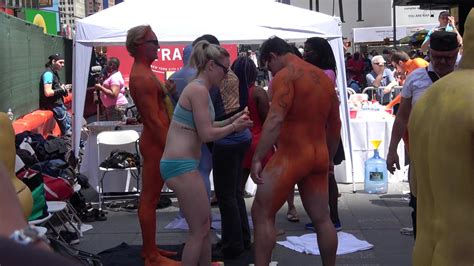 CFNM Blonde Loving Painting Naked Man ThisVid