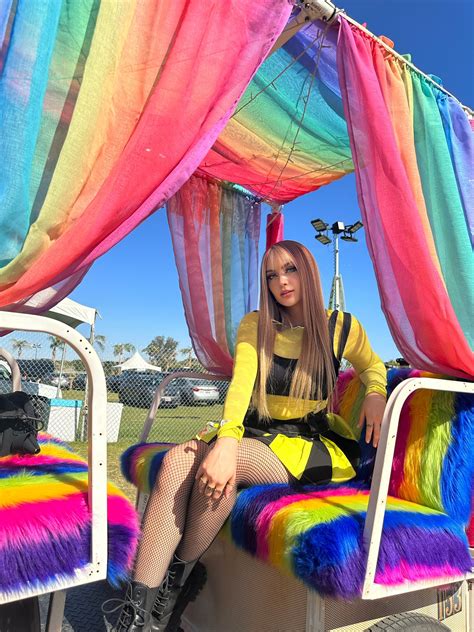 Ari Gameplays 🤍 on Twitter: "En Coachella 🎡💖🥂 https://t.co/rRqS5vM6Os