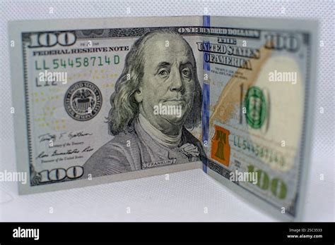 100 United States Dollars. United States one-hundred-dollar bill. US ...