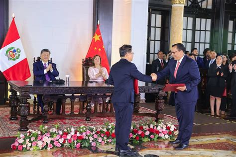 Dina Boluarte y Xi Jinping participan de inauguración de puerto de