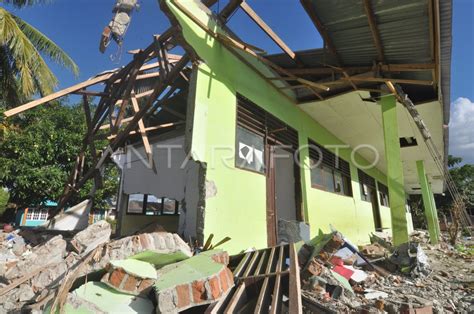 SEKOLAH RUSAK DAMPAK TSUNAMI | ANTARA Foto
