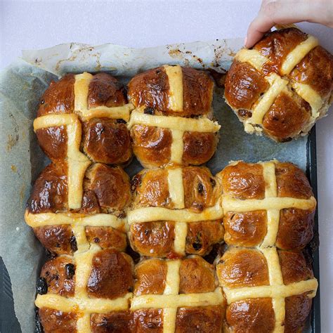 Dulce De Leche Hot Cross Buns EasyFood