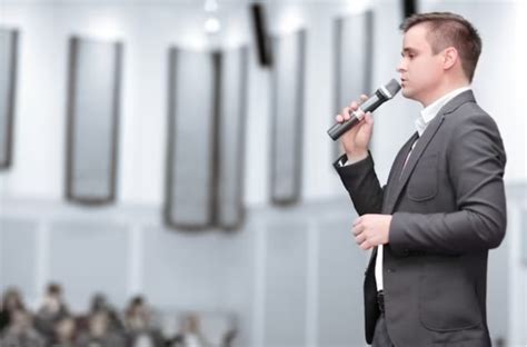 Ways To Unleash The Power Of Effective Body Language In Public Speaking