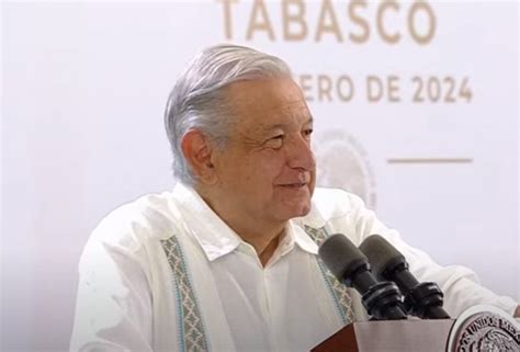 AMLO desea feliz año al inicio de la mañanera desde Tabasco