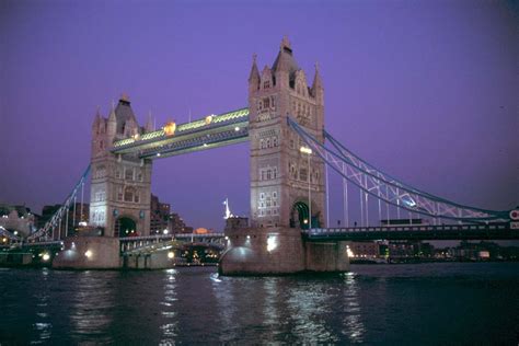 Travelling: london bridge