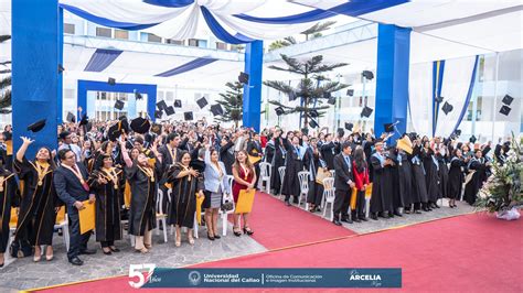 GALERÍA Ceremonia de entrega de grados y títulos Universidad