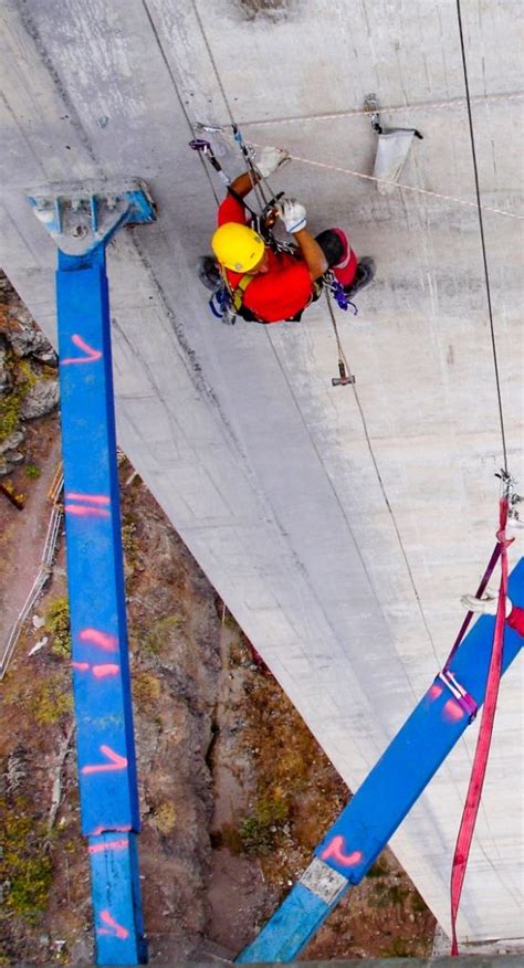 Los Trabajos Verticales Un Equipo De Trabajo Seguro Para Ejecutar