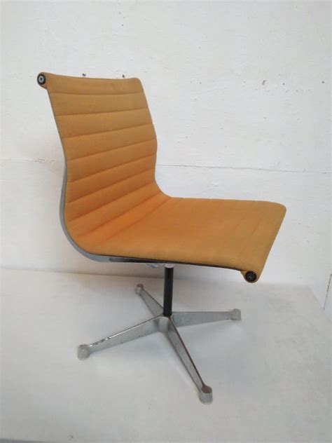 Charles Eames Ray Eames Herman Miller Silla EA 105 Catawiki