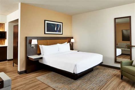 EMBASSY SUITES BY HILTON NASHVILLE DOWNTOWN - 147 Photos & 42 Reviews ...