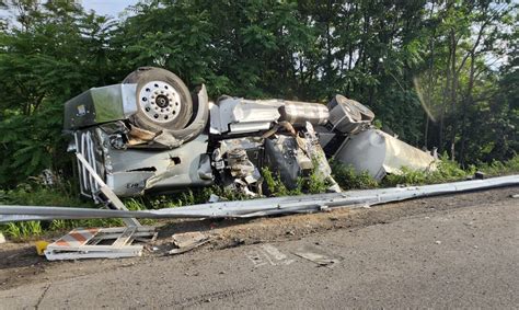 Tractor Trailer Overturns On Route 15 Spur Monday Evening News Sports Jobs Williamsport