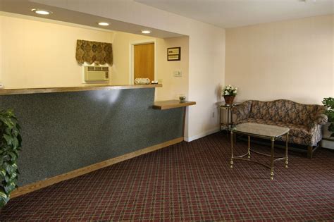 Howard Johnson by Wyndham Williamstown | Williamstown, MA Hotels