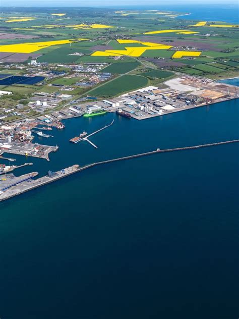 Vi Er Danmarks Mest Centrale Dybvandshavn Grenaa Havn