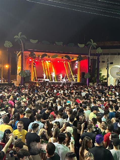 Multid O Lota O Corredor Da Folia Na Abertura Do Carnaval Do Cajazeiras