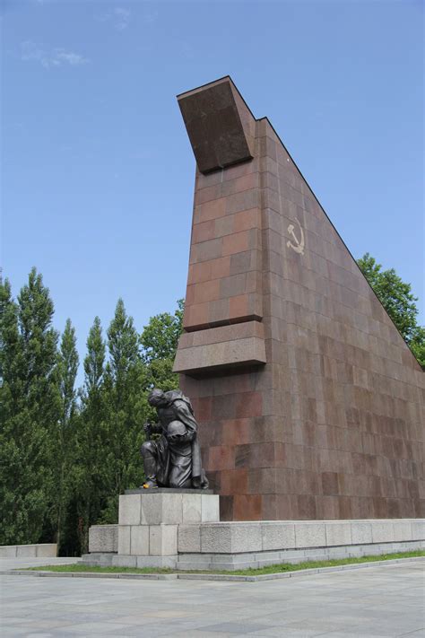 Soviet War Memorial in Treptower Park - andBerlin