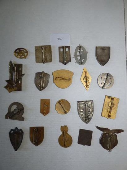 Lot De 20 Env Insignes De Linfanterie Lot 139 Aguttes