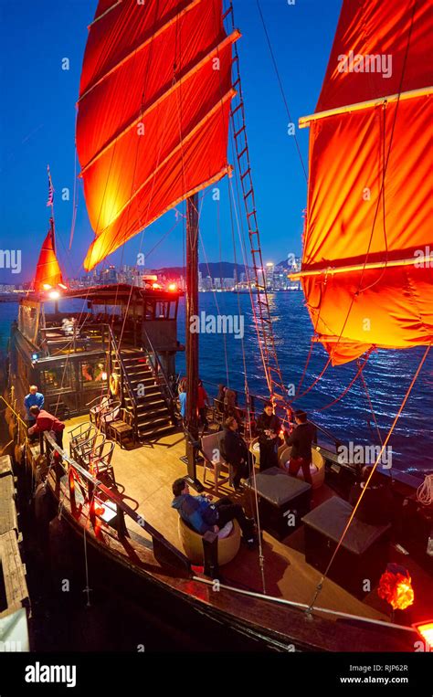 HONG KONG JANUARY 25 2016 The Red Sails Of Aqua Luna At Twilight