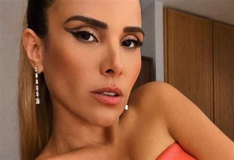 Poderosa Wanessa Aposta Em Vestido Curtinho Sensualiza Na Cama E