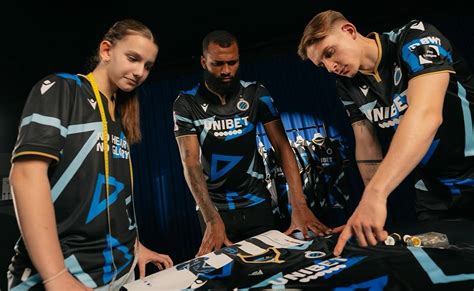 Nova Quarta Camisa Do Club Brugge Macron Mdf