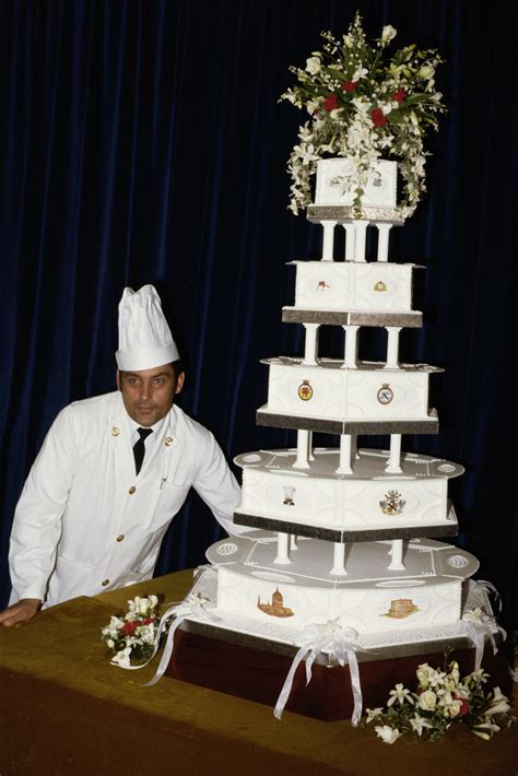 18 Facts About Celebrity Wedding Cakes That Will Make You Dribble