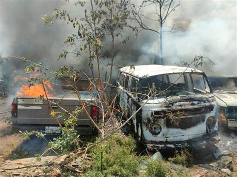 Arde corralón de autos en Hidalgo usan más de 15 mil litros de agua