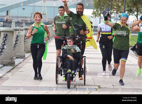 Creando Conciencia Para La Carrera De Caridad Enki De Los Marines Dando