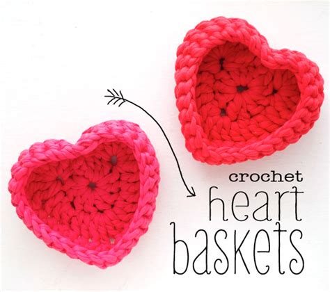 Wonderful DIY Crochet Heart Baskets