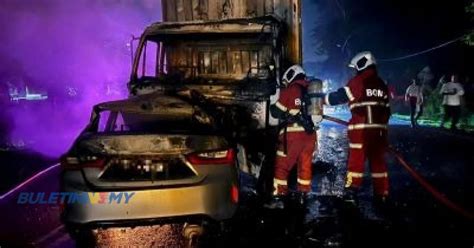 Dua Rentung Kereta Terbakar Selepas Bertembung Lori BULETIN TV3 Malaysia