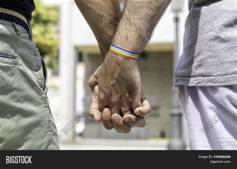 Close Male Gay 图片和照片免费试用 Bigstock