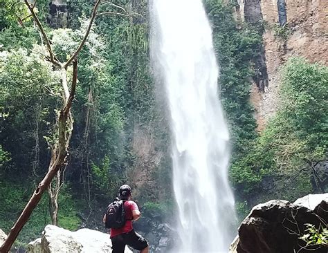 Menjelajah Keindahan Wisata Bima Nikmati Segarnya Air Terjun Riamau