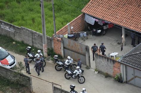 Após perseguição homem é morto em troca de tiros polícia em