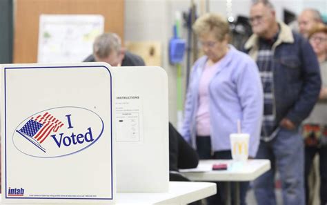 Cierran Los Primeros Colegios Electorales En Eu