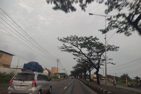 Jalur Pantura Semarang Jakarta Lancar Selama One Way Jalan Tol