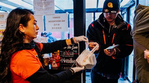 Food Delivery Apps Catering to Chinese Speakers Provide a Piece of Home - The New York Times