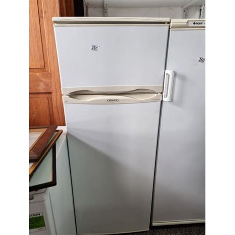 A Hotpoint Rtb40 Iced Diamond Fridge Freezer In Good Clean Condition