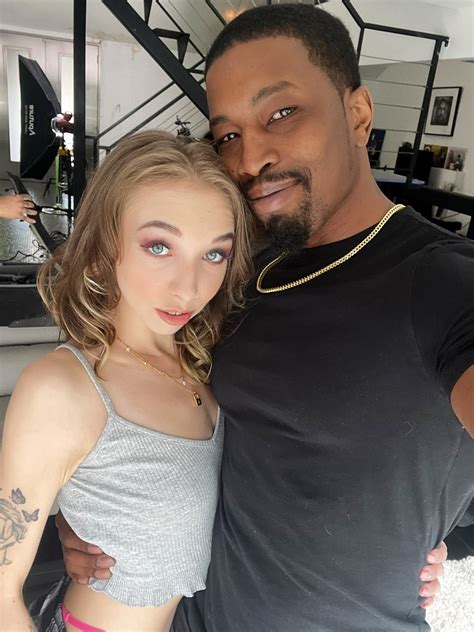 Tw Pornstars Pic Isiah Maxwell Twitter Hellgirlxoxo And I