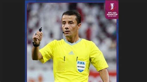 Sosok Nasrullo Kabirov Wasit Yang Hobi Keluarkan Kartu Merah Ke