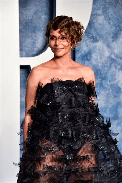 Nagie Zdj Cie Halle Berry Na Instagramie Jest Dowodem Na To E Si Nie