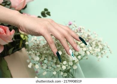 Im Genes De Una Manicura Larga Y Hermosa Con Flores En Los Dedos