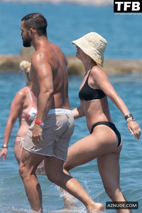 Vogue Williams Sexy Seen Flaunting Her Stunning Figure In A Black Bikini On The Beach In Costa