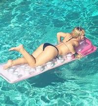 Christina Robinson Ass Flaunting Compilation