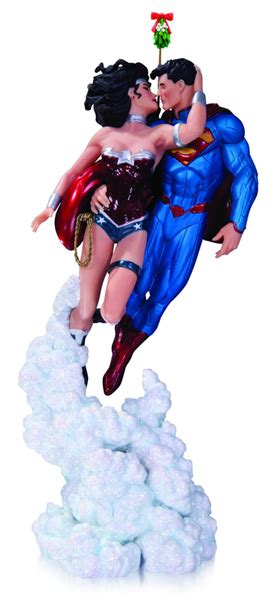 New Superman And Wonder Woman Kiss