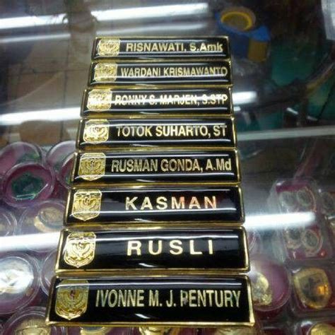 Name Tag Papan Nama Nama Dada Plat Kuningan Resin Peniti Dan Magnet