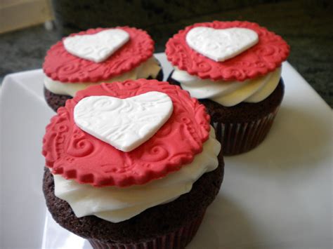 Valentines Cupcakes With Fondant Decorations Jillmade Flickr