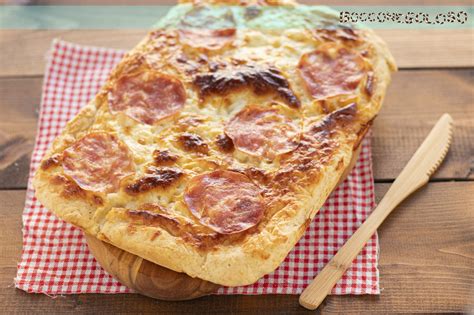 Focaccia Senza Lievitazione Stracchino E Salame Boccone Goloso