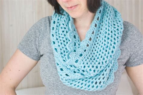 How To Crochet A Scarf