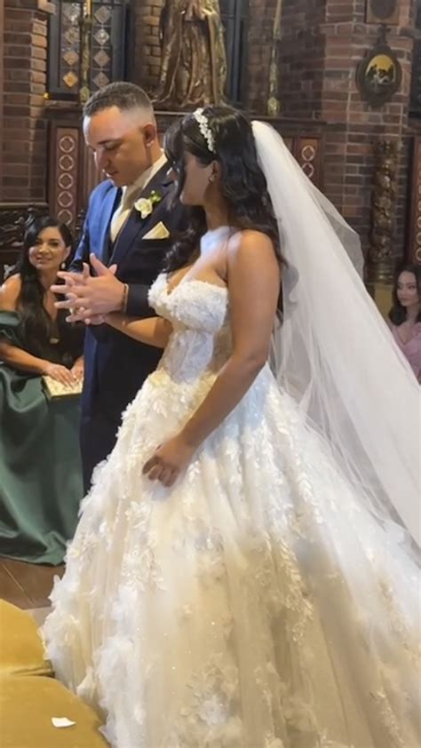 Veja o vestido de noiva de Ary Mirelle para seu casamento João Gomes